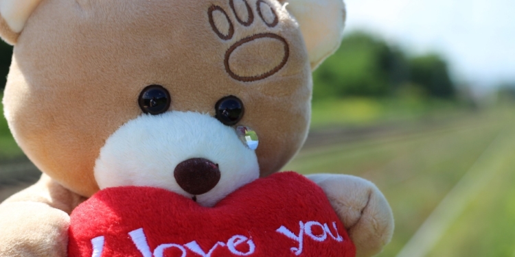 stop-children-suicide-2369121 1280 kindermisbruik geweld liefde beer