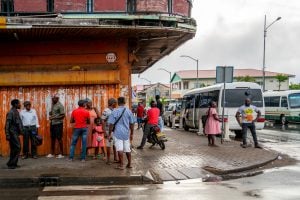 Miljonairs in Suriname kopiëren trend uit het westen: bewust arm lijken