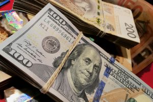 valuta koes dollar euro financien geld