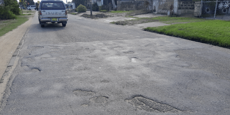 verkeer paramaribo sruiname weg gat straat