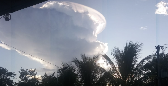 wolk boven domburg