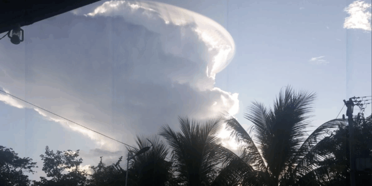 wolk boven domburg