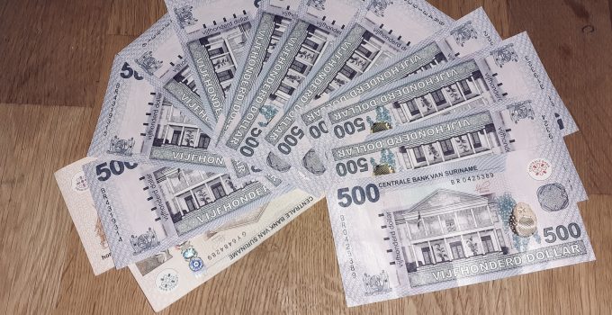 SRD geld surinaamse dollar