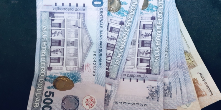 SRD geld surinaamse dollars
