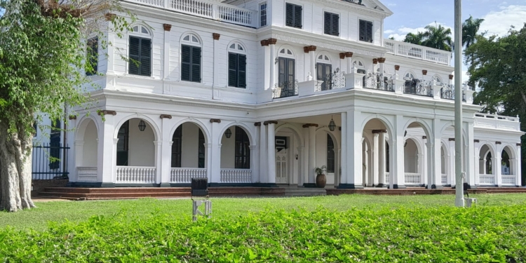 paramaribo suriname president huis paleis onafhankelijkheids plein