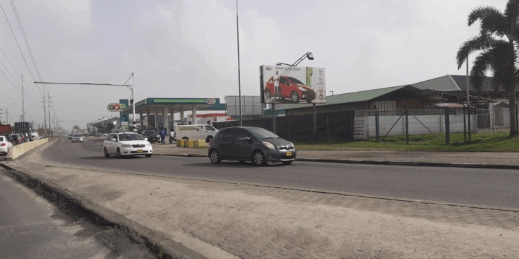 paramaribo suriname verkeer straat