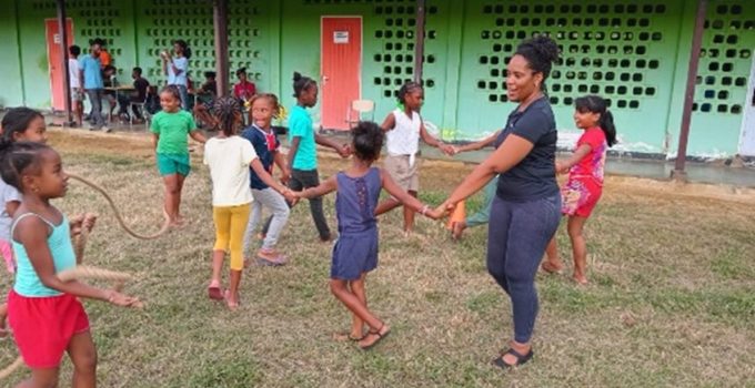 sociaal project kinderen spelen