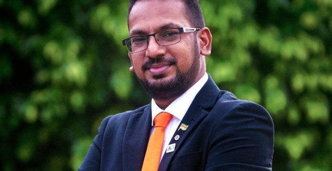 VHP-parlementariër Ramsukul over staatsschuld: Regering lost aanzienlijk aflossingen af