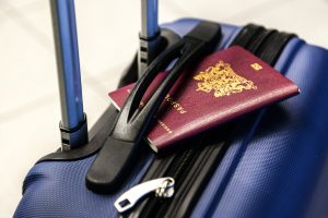 nederland reizen paspoort koffer