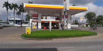 shell pompstation tankstation benzine olie