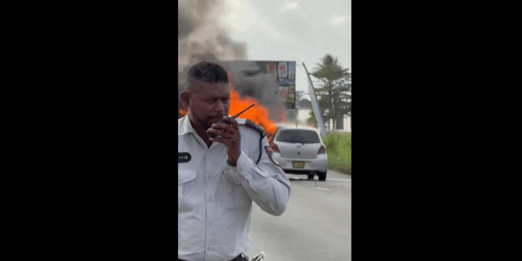 auto in brand agent politie verkeer