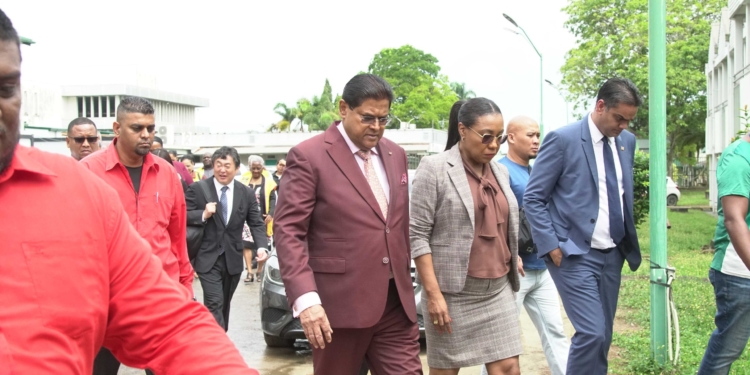 azp directeur redan chan santokhi en amar ramadhin