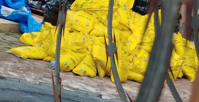 ESAV: Binnenlandbewoners verpakken cyanide voor Chinezen, autoriteiten zwijgen