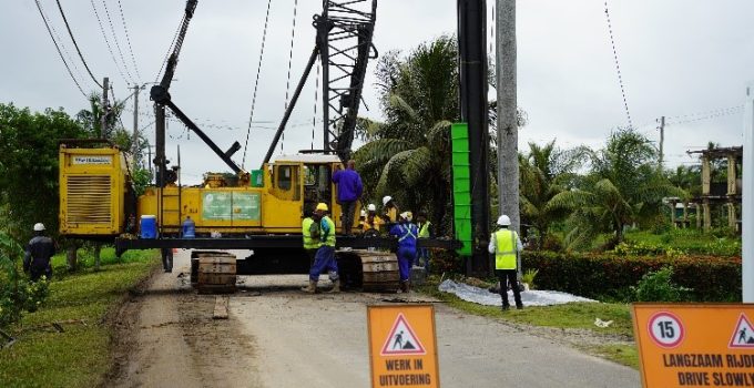 Voortgang 110kV transmissielijn, 70% voltooid, uitdagingen bij waterleidingherstel
