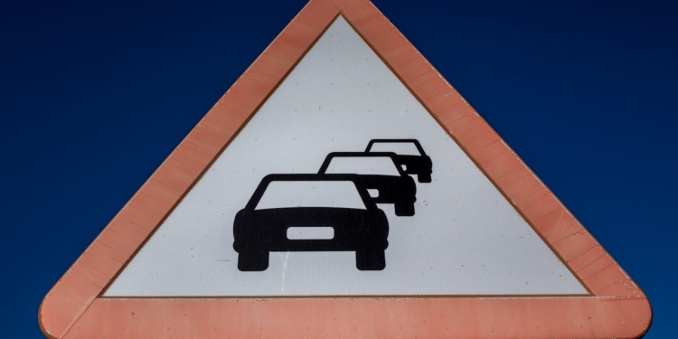 file verkeer auto weg straat