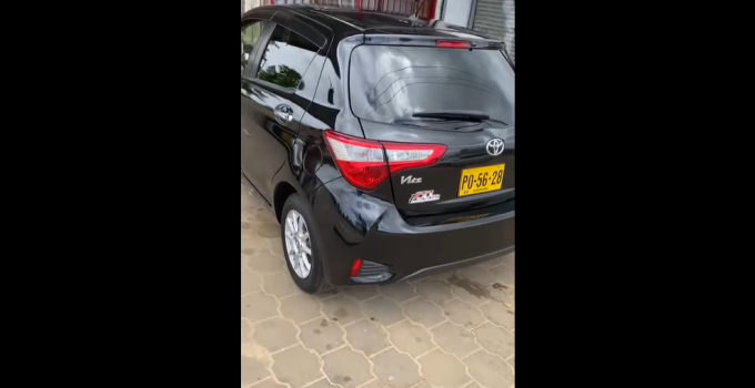 Zwarte Toyota Vitz gestolen, eigenaar roept hulp samenleving in