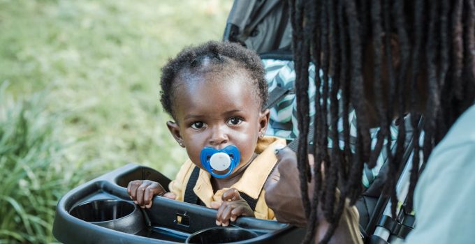 Surinaamse familie wil dat dure kinderwagen uit Nederland wordt opgestuurd