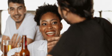 sociaal vrienden alcohol cafe bar uitgaan