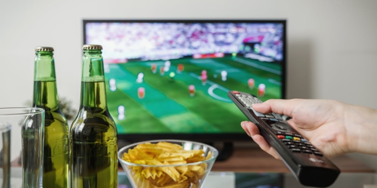 sport gokken voetbal tv televisie bier
