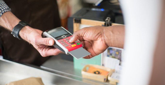 Surinamers gebruiken ten onrechte het woord ‘Possen’ bij pintransacties