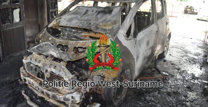 auto vliegt in brand