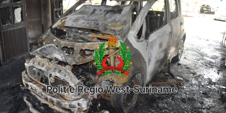 auto vliegt in brand