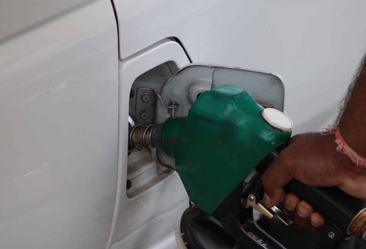 benzine tanken pompstation