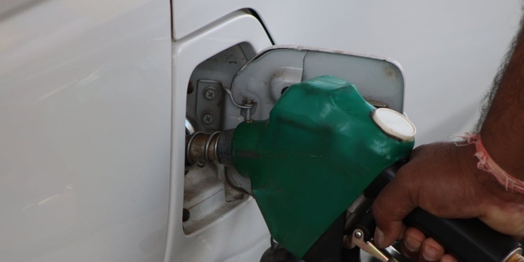 benzine tanken pompstation