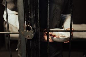celstraf gevangene gevangenis handboeien arrest