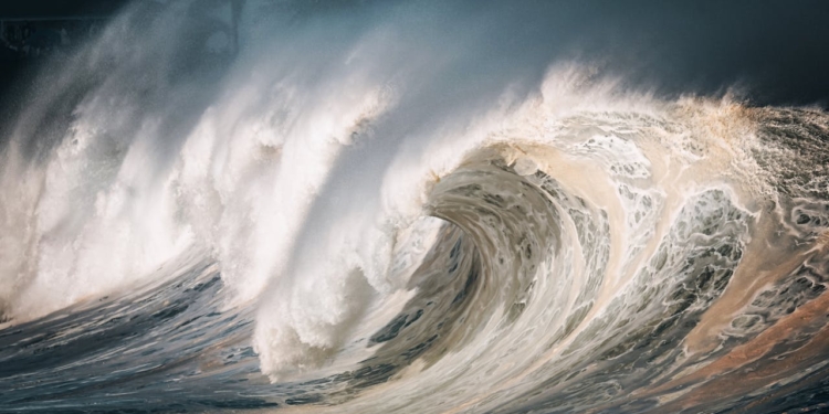 storm water zee rivier tsunami orkaan