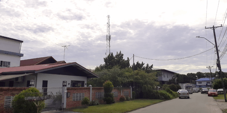 telefoonmast paramaribo antenne