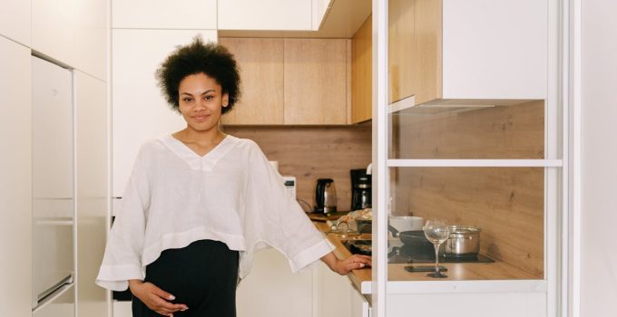 Waarschuwing tegen Surinaamse gewoonte om kip te wassen voor het koken