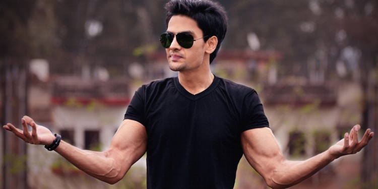 Biceps armen man