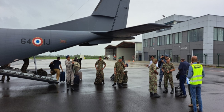 eag airport franse surinaamse militairen