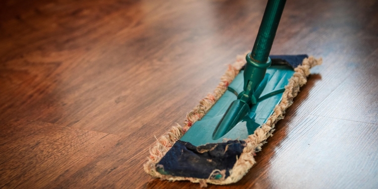 Dweilen schoonmaken vloer