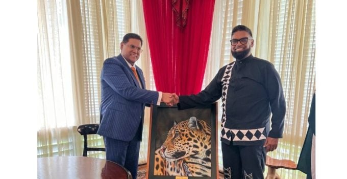 President-Santokhi-en-president-Ali-768x1024