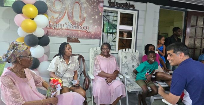 peetmoeder Desi Bouterse 90 jaar