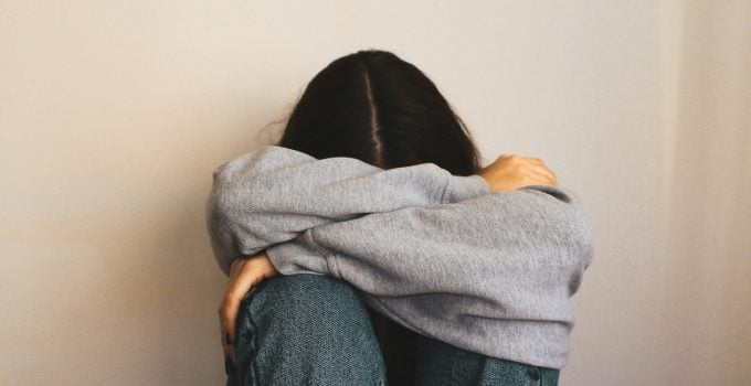 verdriet eenzaam depressief vrouw dame