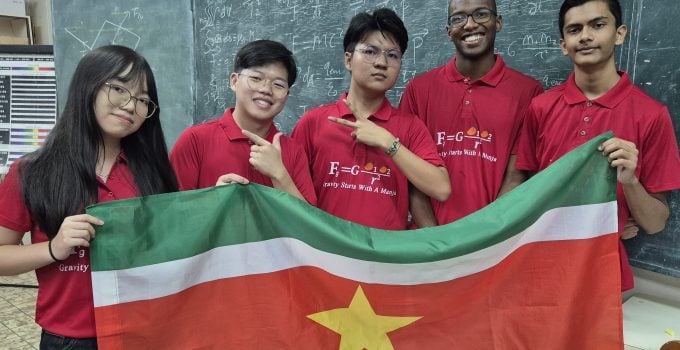 Foto team Suriname Natuurkunde olympiade