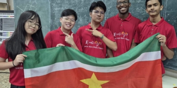 Foto team Suriname Natuurkunde olympiade