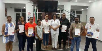 bloedonoren gehuldigd in nickerie