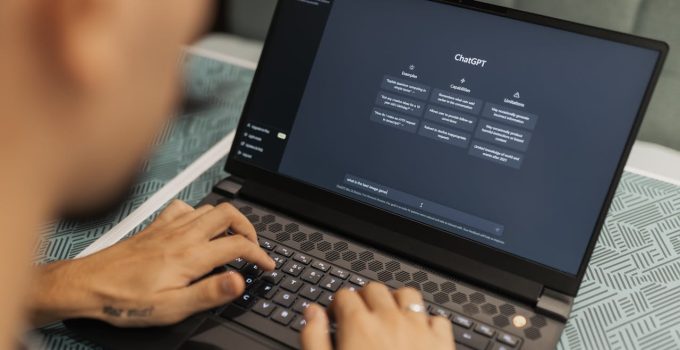 Gebruik van AI vermindert hersenactiviteit tijdens schrijftaken, maar maakt ons dat echt dommer?