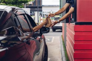 fast food restaurant drive thru eten junk