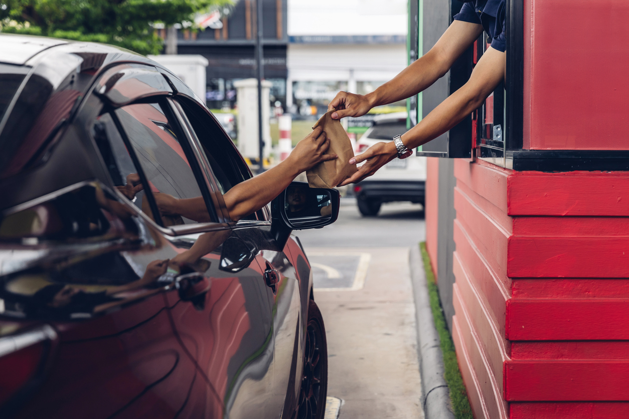 fast food restaurant drive thru eten junk