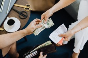 Ook in Suriname kan betaling van alle rekeningen op één vaste dag financiële rust brengen