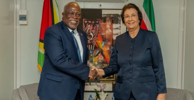 prime minister guyana en simons