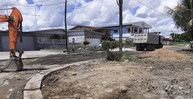 werkzaamheden anamoestraat paramaribo suriname straat asfalt