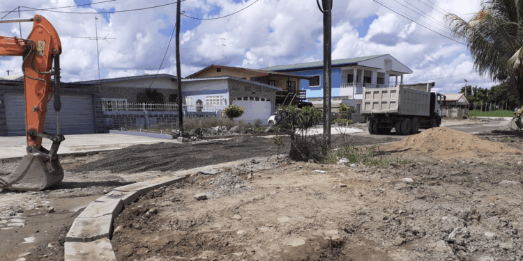 werkzaamheden anamoestraat paramaribo suriname straat asfalt