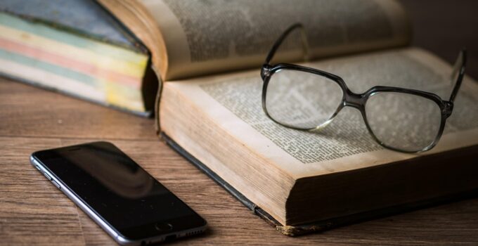 Kennis informatie lezen boek