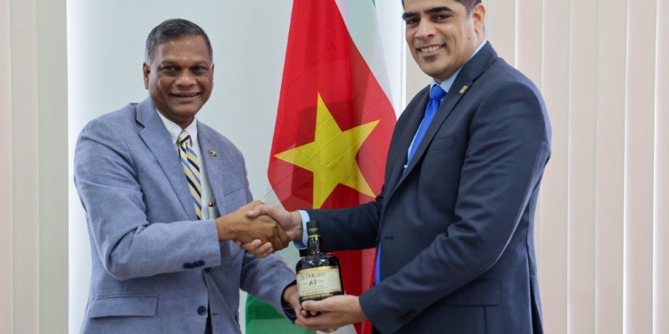 adhin en guyanese ambassadeur